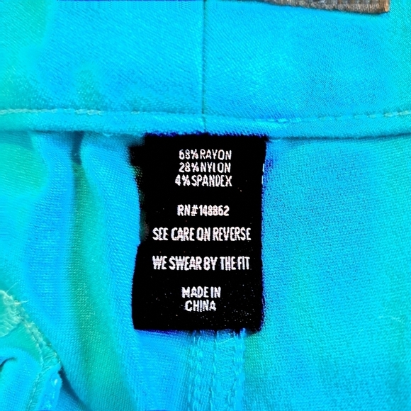 Torrid women's size Plus size 24R teal/blue pants cropped lots of stretch - Picture 8 of 10
